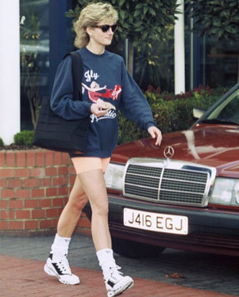 Princess Diana in bicycles in the photo of the 1990s