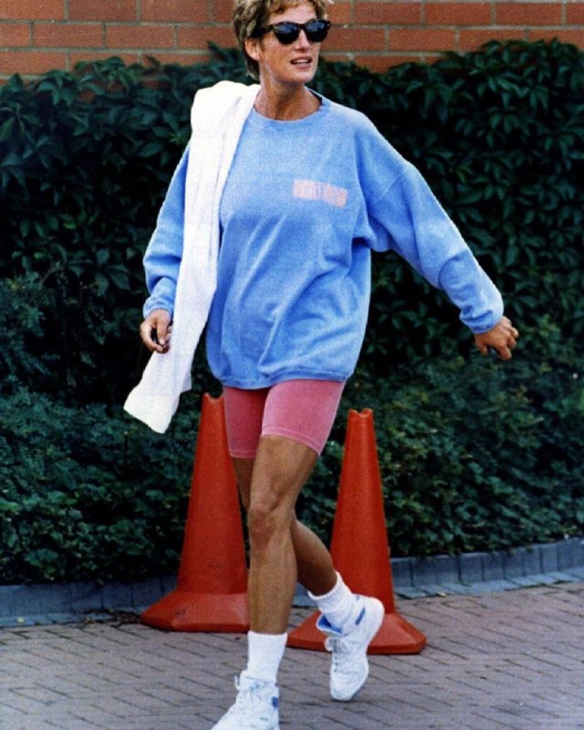 Princess Diana in bicycles in the photo of the 1990s