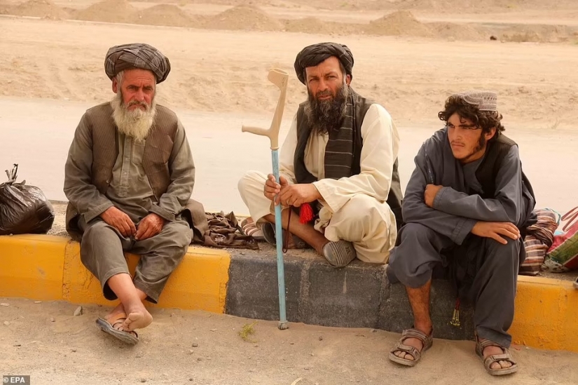 Propagando la muerte: los talibanes están dominando las ciudades afganas y obligando a las niñas a la esclavitud sexual