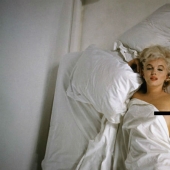 "¿Qué llevas puesto cuando te vas a la cama?"- "Unas gotas de Chanel #5" : 5 caras de perfumes famosos