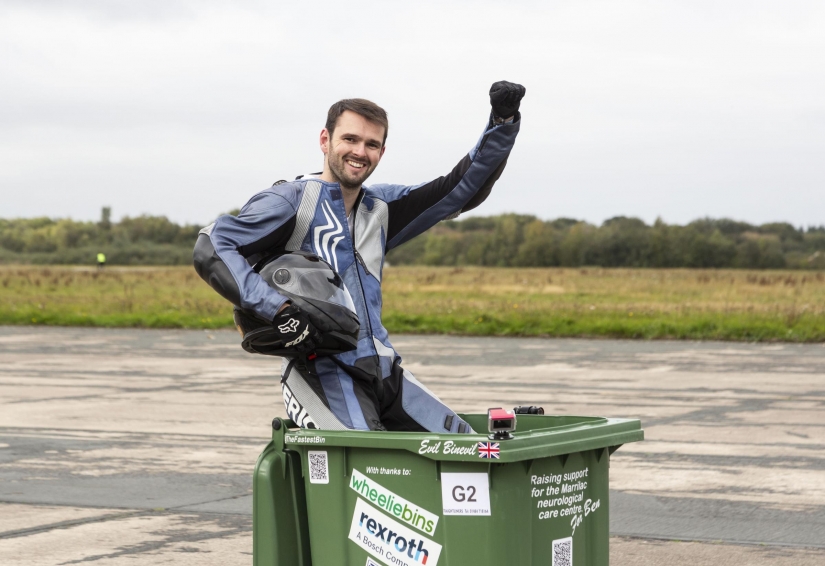 Race on broomsticks, or Ride with the wind in the trash can!