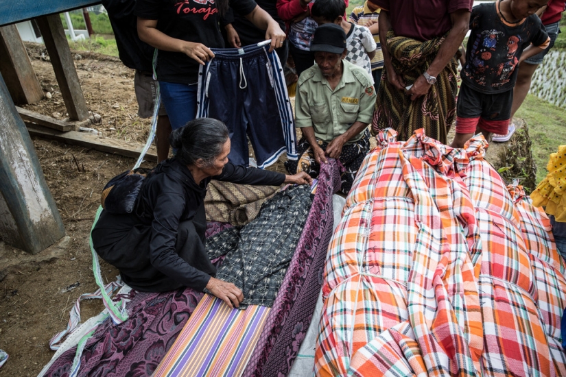 Rituales funerarios inusuales en Indonesia