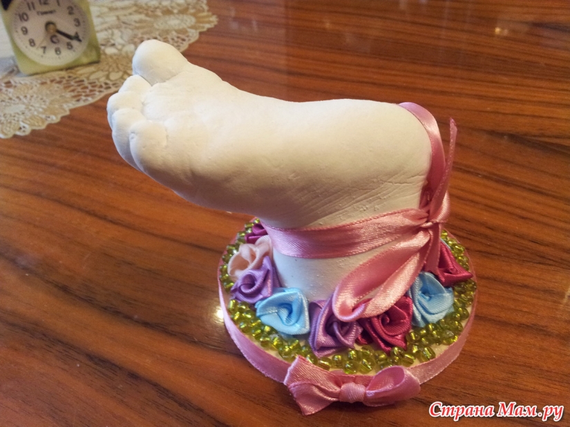 "Roll up the baby in a cast": parents make crazy casts of baby's arms, legs and butt