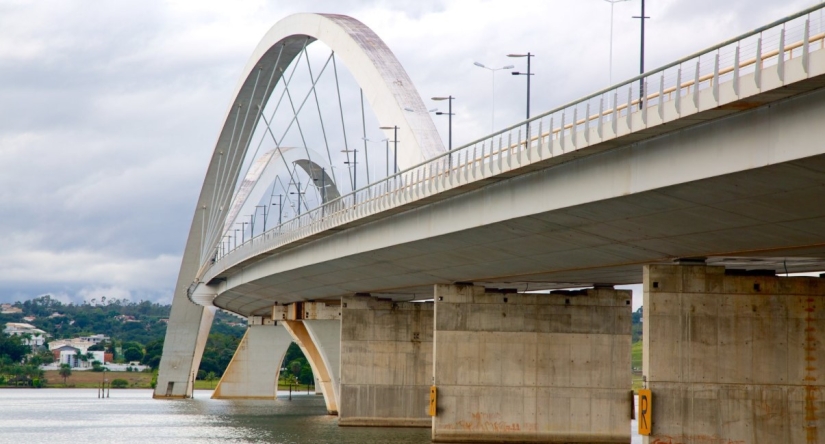 Round, unfinished and endless — 10 most unusual bridges in the world