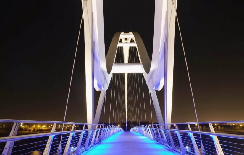 Round, unfinished and endless-10 most unusual bridges in the world