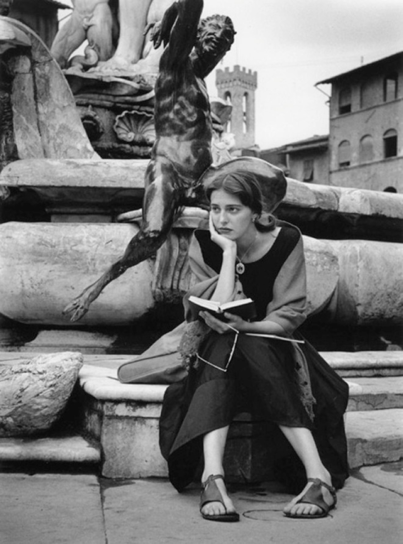 Ruth Orkin's legendary photo series "An American Woman in Florence"
