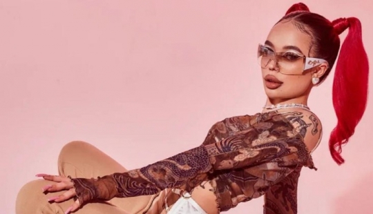 Scandalous blogger Instasamka showed her photos before plastic surgery Scandalous blogger Instasamka showed her photos before plastic surgery