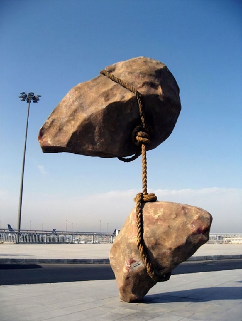 Sculptures that defy gravity
