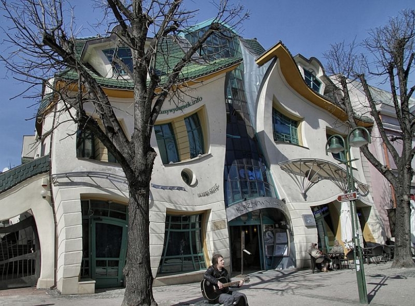 Se parece a la torcida casa en Sopot, Polonia