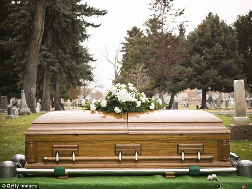 "See you on the other side": a crematorium worker told about the peculiarities of her work