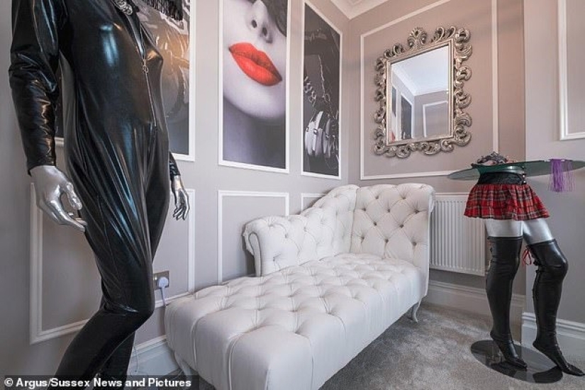 Sex sleepover: apartments in the style of "50 shades of grey" are available for rent on the Airbnb website
