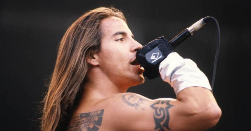 Sex with Flea's sister and dressing up as mom: the secrets of Anthony Kiedis from Red Hot Chili Peppers