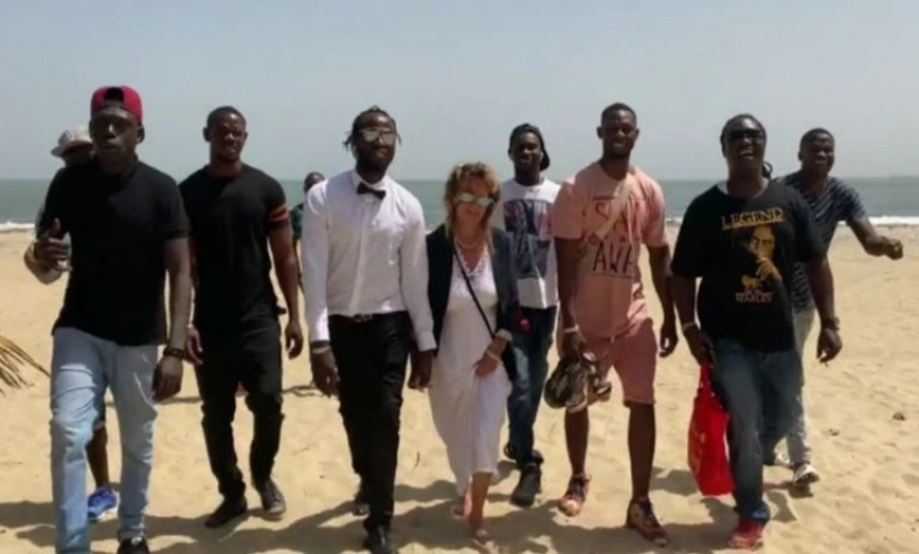 Sexo en la playa: por qué los pensionistas europeos se casan con jóvenes gambianos