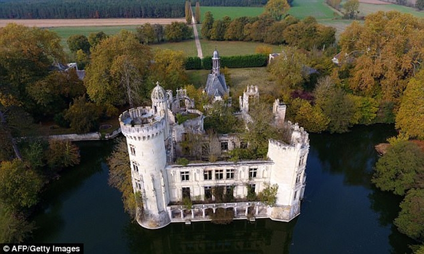 Six thousand users of the crowdfunding platform chipped in and bought a medieval castle