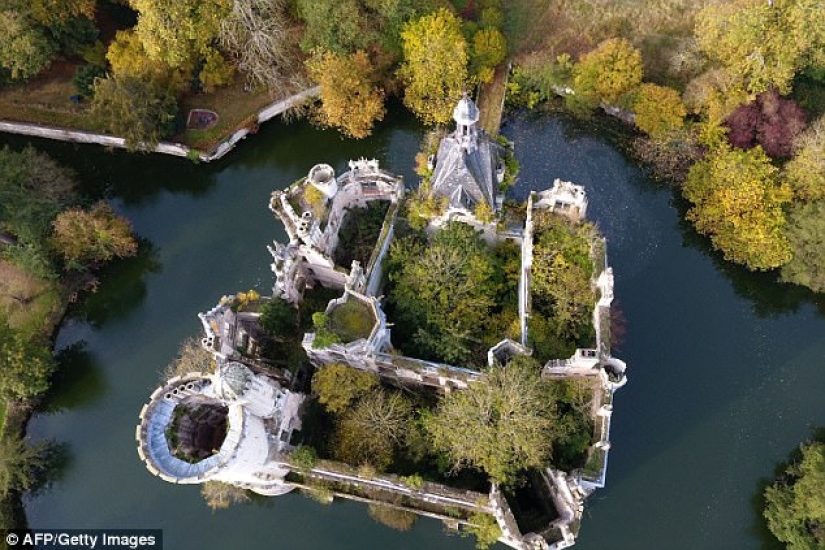 Six thousand users of the crowdfunding platform chipped in and bought a medieval castle