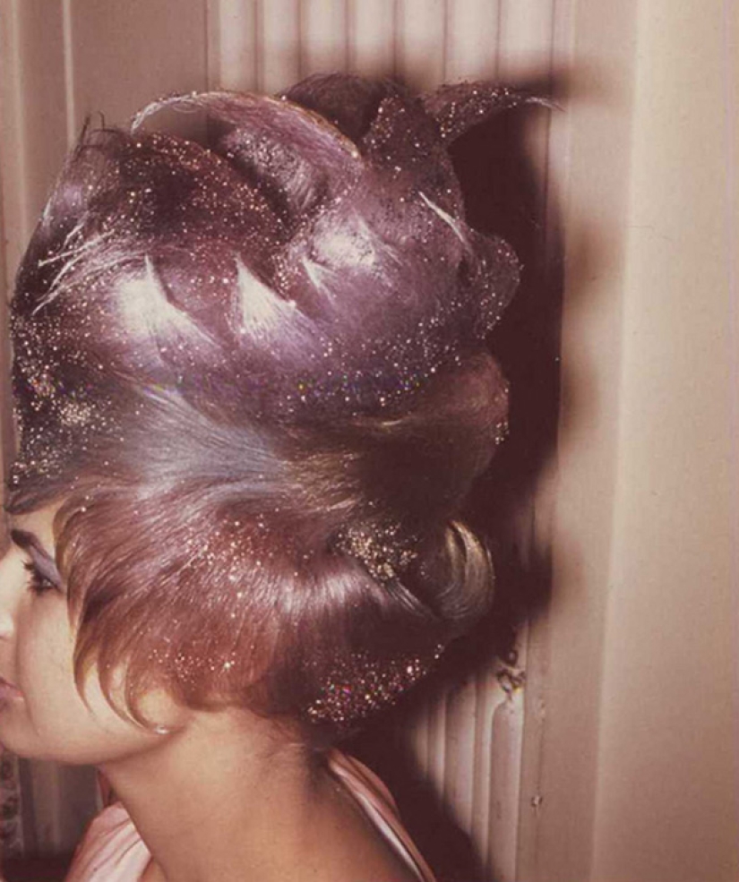 Size matters: oh, these women's hairstyles of the 60s