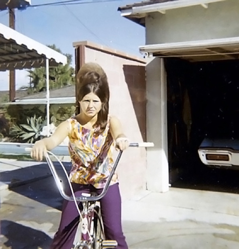 Size matters: oh, these women's hairstyles of the 60s