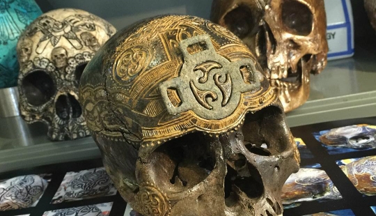 Skull Carving: Instagram of the Artist who Carves Incredible Patterns on Real Human Skulls