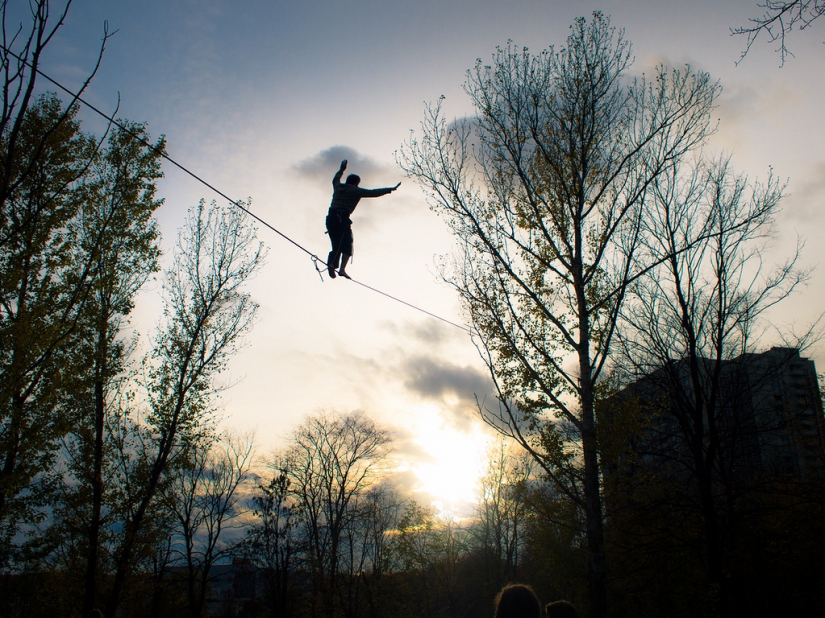 Slackline: walking on a tightrope free