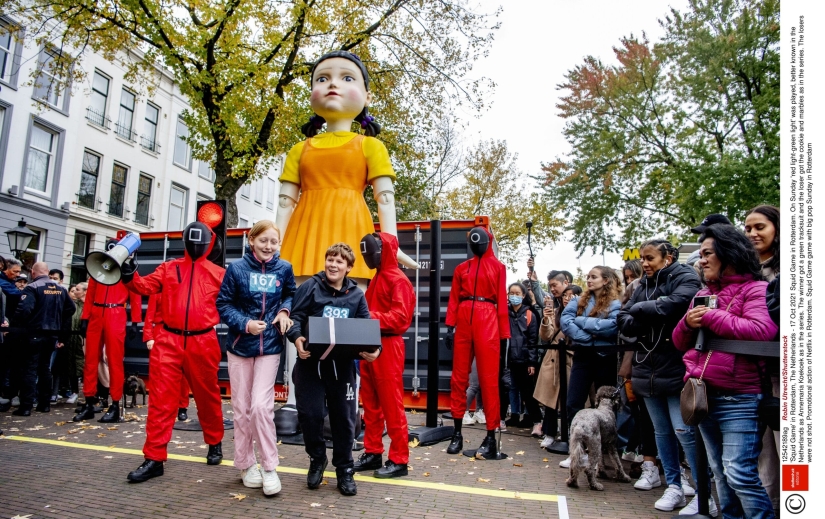 "Squid game" en los Países Bajos: cientos de personas recrearon la competencia de la aclamada serie