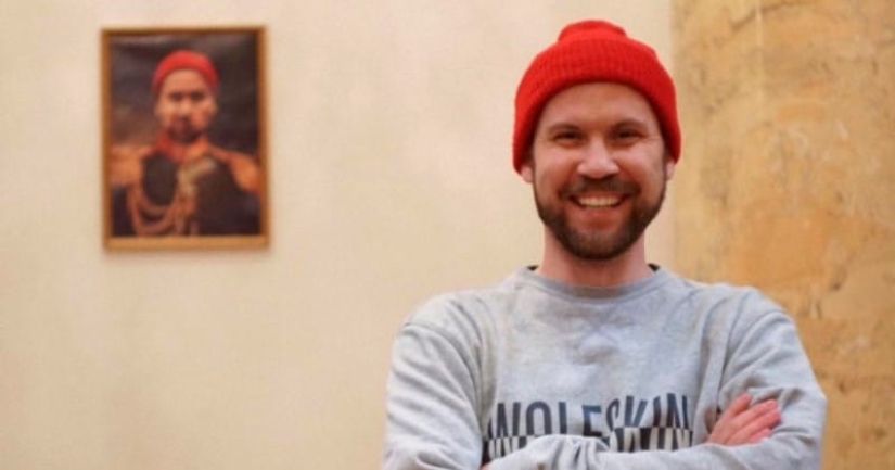 St. Petersburg blogger hung his portrait in the Hermitage and caused a scandal