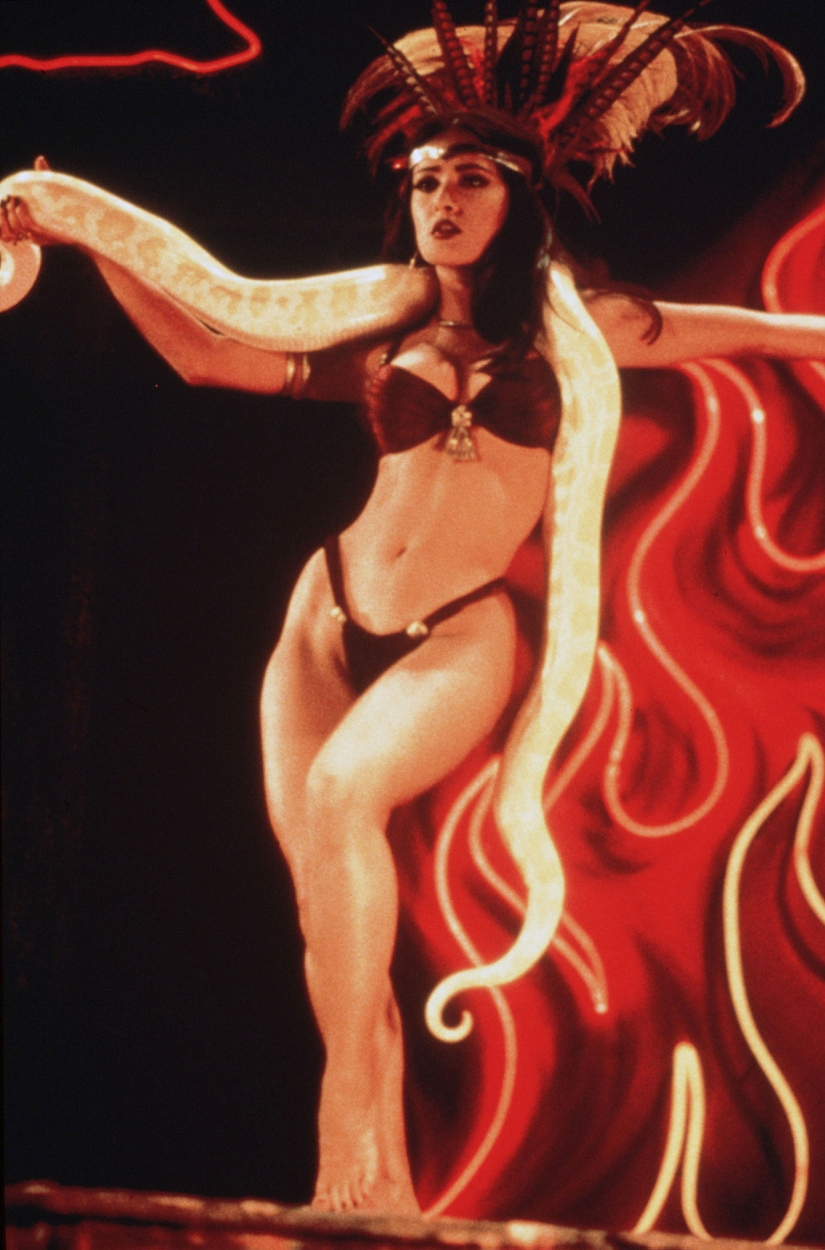 Stars at the pole: las mejores escenas de striptease de películas famosas