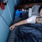 Streamer from the United States tried to go to sleep live stream and earn a million