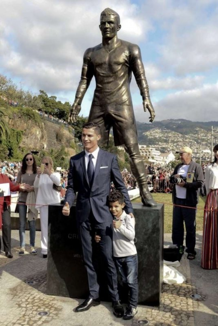 Stuff: 10 of the worst statues of celebrities from around the world