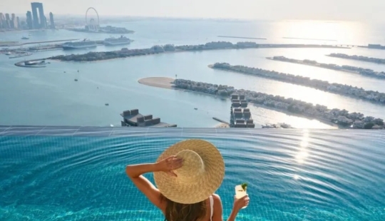 Sumergirse en el lujo: Dubai ha abierto la piscina más alta del mundo