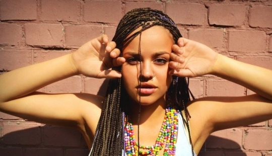 Susanna Abdullah: "Quiero que la gente cante, llore, se familiarice y haga las paces con mis canciones"