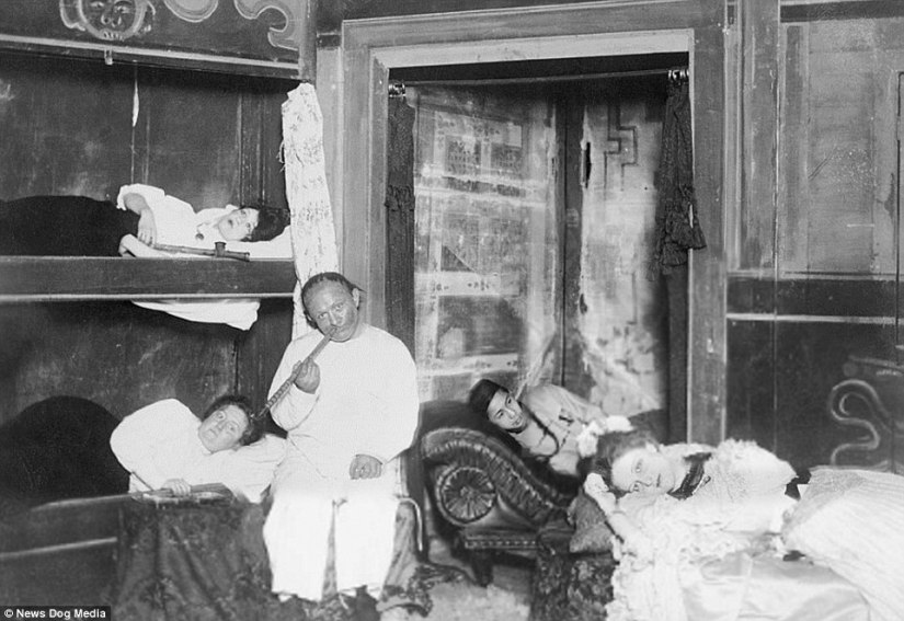 Sweet datura: fotos de las guaridas de opio en los EE.UU. del siglo XX