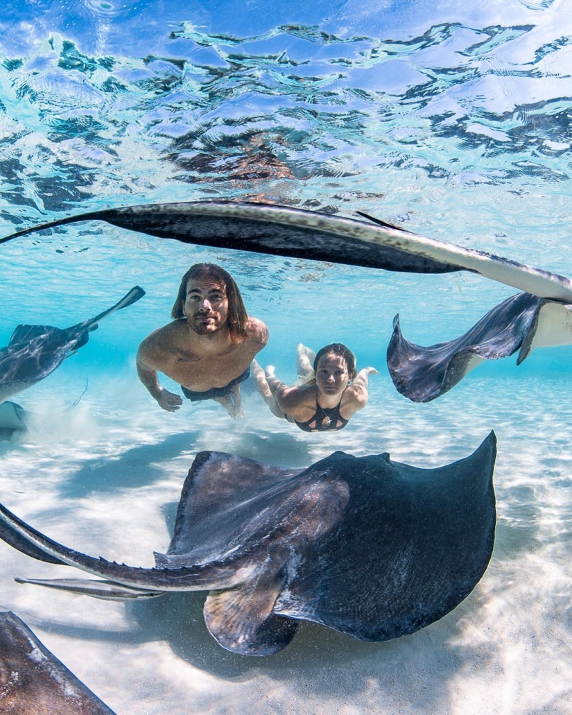 underwater idea for honeymoon photo