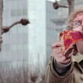 Terror con ketchup: los usuarios añaden pizza a los fotogramas de películas de miedo