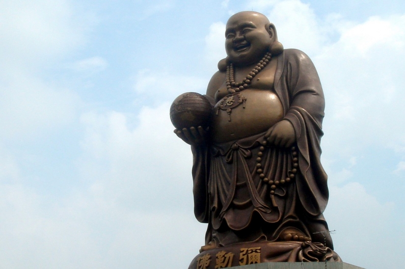 the 15 tallest and grandest statues