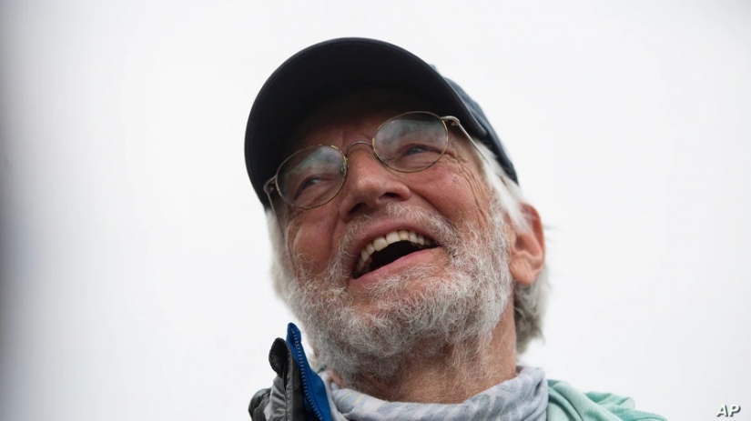 The American became interested in mountaineering at the age of 68, and at 75 he conquered Mount Everest