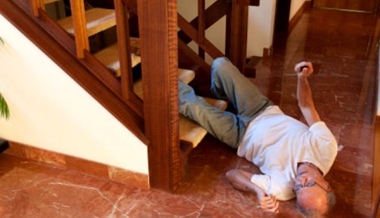 The American was injured because of his wife's slippers and sued her The American was injured because of his wife's slippers and sued her