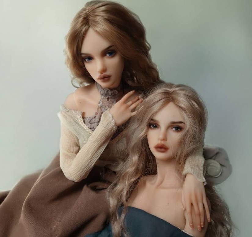 The artist creates dolls that look so real that we really wait for them to say: "Hello!"