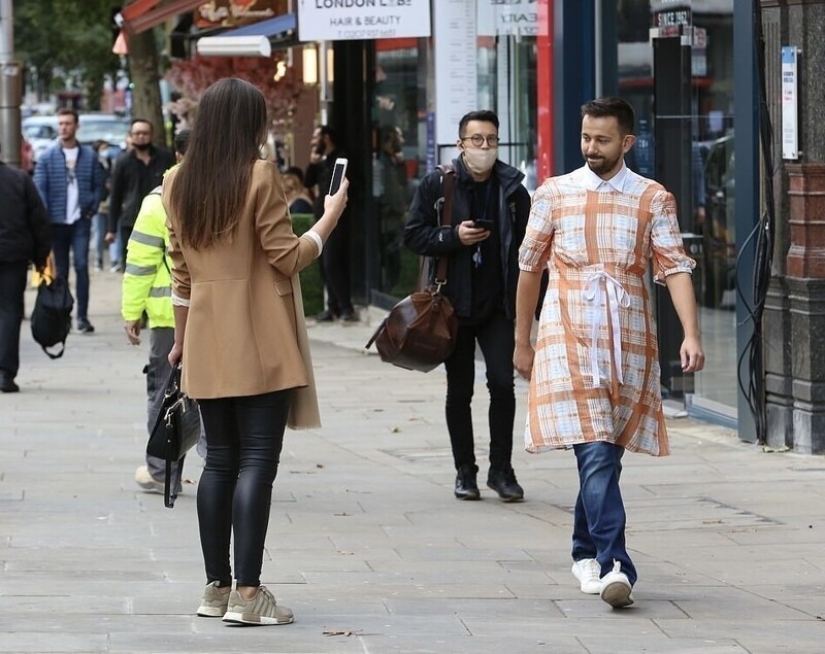 The Briton conducted an experiment: he walked around London in a dress and looked at the reaction of residents