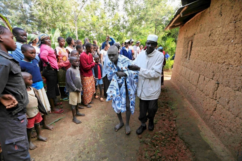 The circumcision ritual: how men become in Kenya