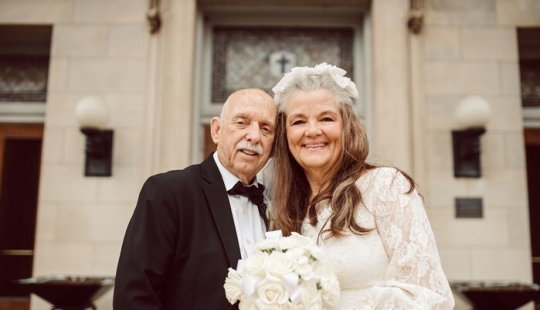 The couple won the Internet with a photo session of a 50-year wedding anniversary
