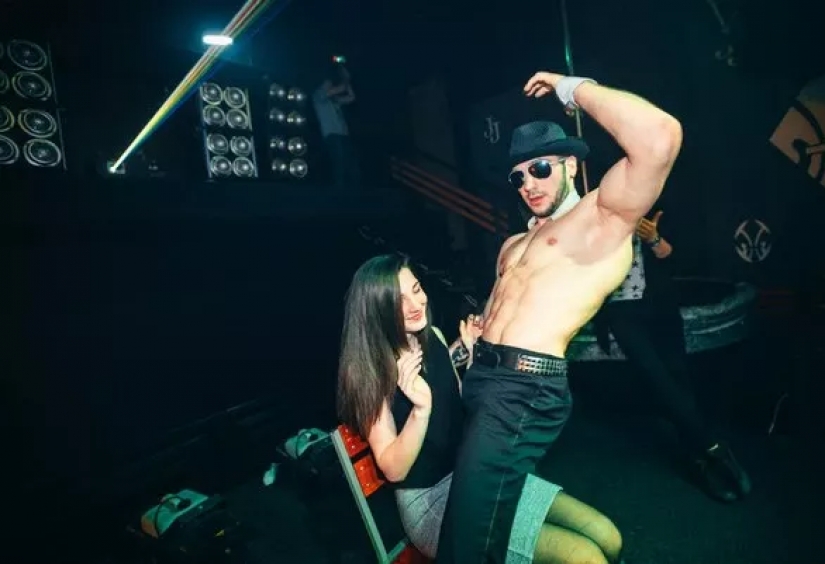 The heavy cross of a stripper: three guys complained to journalists about the hardships of their profession