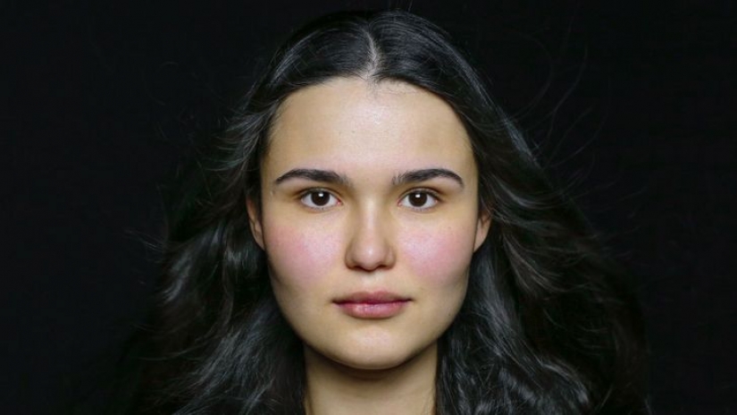 The photographer takes close-ups of women from different ethnic groups to show the unique beauty of each nation