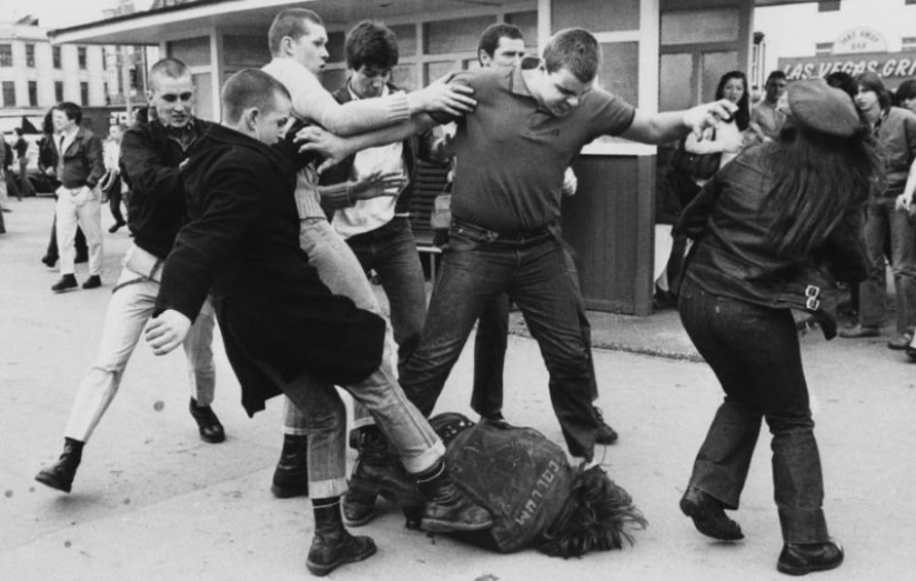 "The rebellious spirit of the old lady of England": previously unknown photos of skinheads of the 60-80s were published