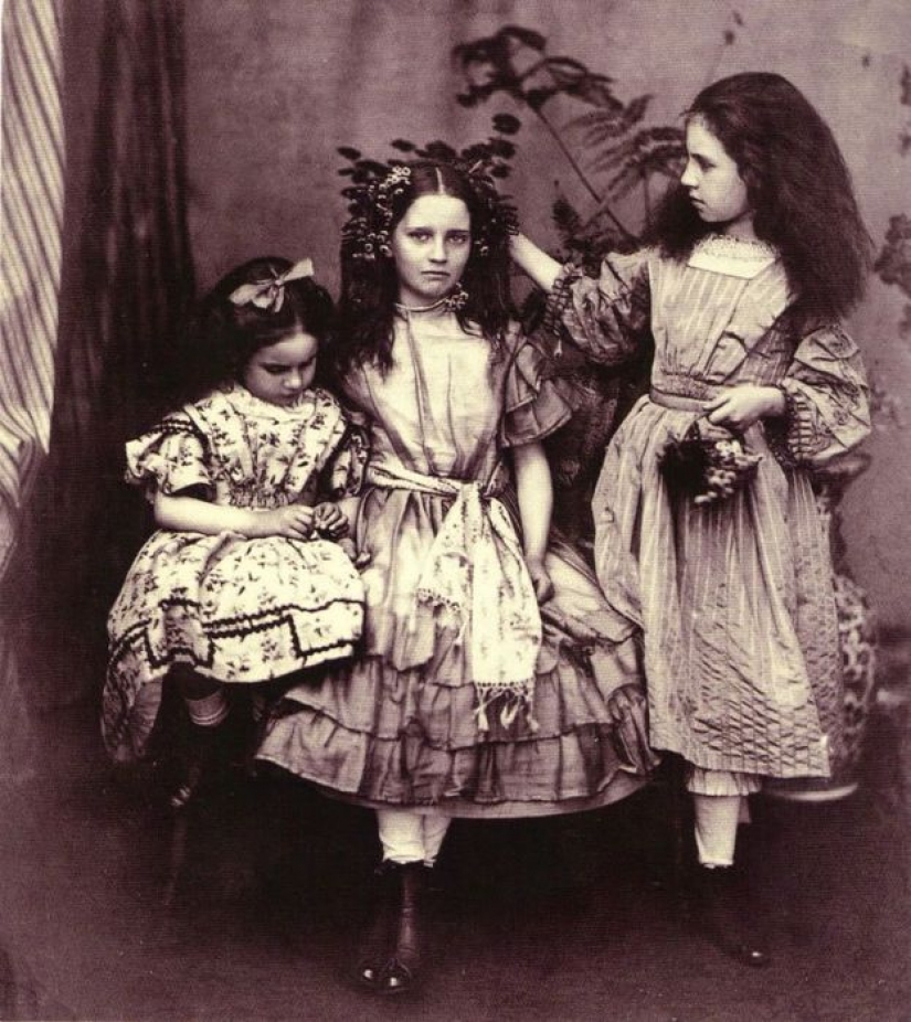The Secret Life of the Reverend Lewis Carroll: theater, photography and ... little girls