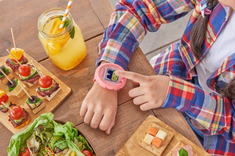 The Tamagotchi are back! Now this is a smart watch that your children will definitely like