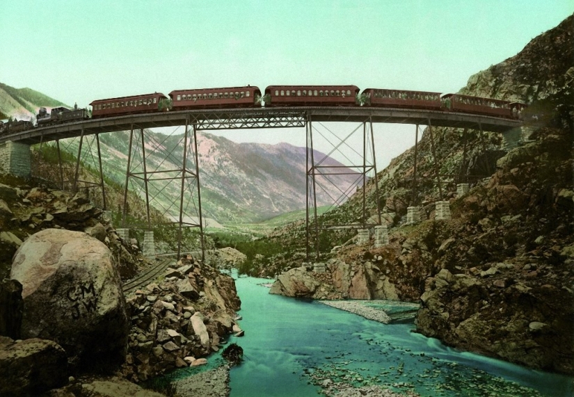 The very first color photographs of America
