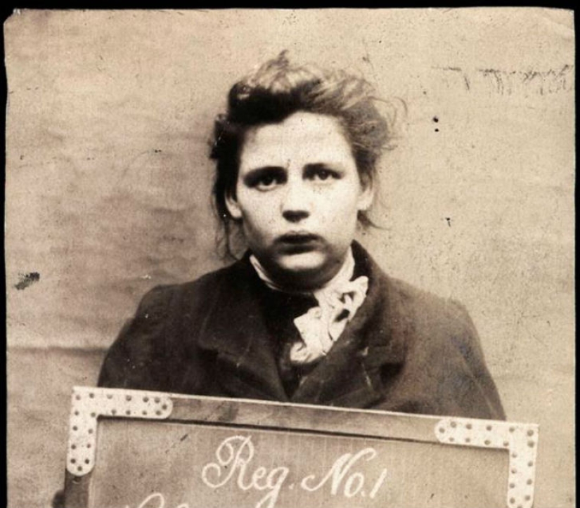 They were wanted by the police: Impressive photos of British criminals of the past