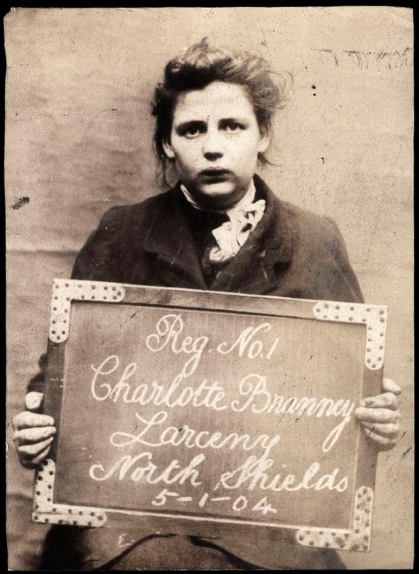 They were wanted by the police: Impressive photos of British criminals of the past