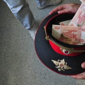 To give or not to give? Former policeman on bribes, extortion and "werewolves in uniform"