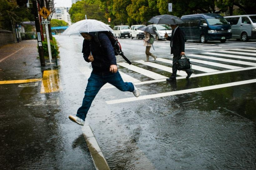 To see the amazing in the ordinary: what is the secret of Shin Noguchi's wonderful street photos